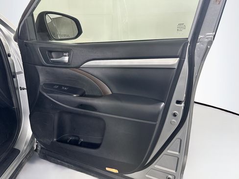 Used 2019 Toyota Highlander XLE image 35