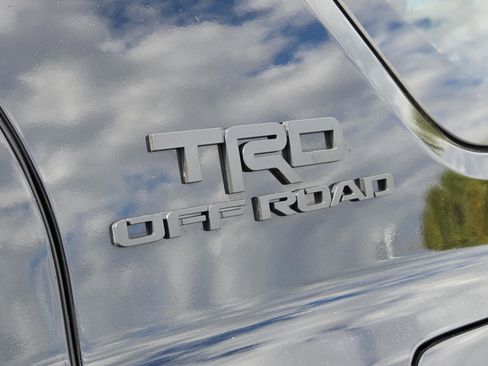 Certified 2025 Toyota 4Runner TRD Off Road image 31