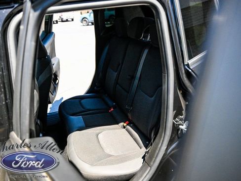 Used 2022 Jeep Renegade Trailhawk image 12