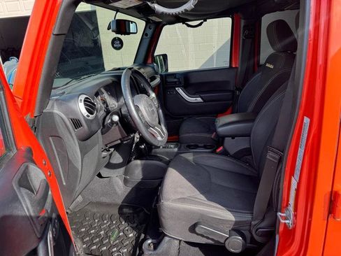 Used 2015 Jeep Wrangler Unlimited Sahara w/ Connectivity Group AWD/4WD image 14