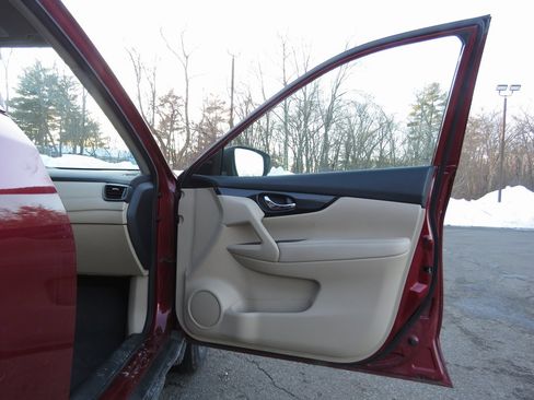 Used 2018 Nissan Rogue SL image 11