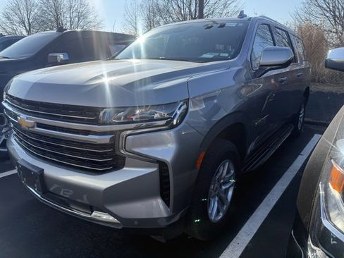 Used 2023 Chevrolet Suburban LT image 10