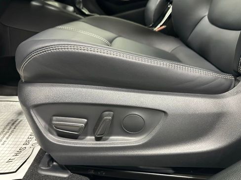 Used 2025 Toyota Corolla XLE image 12