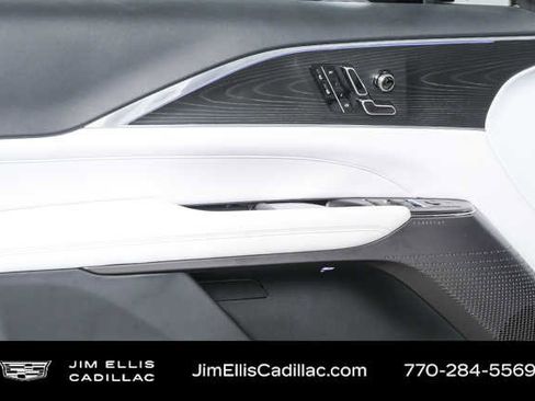 Used 2024 Cadillac Lyriq Luxury AWD/4WD image 6