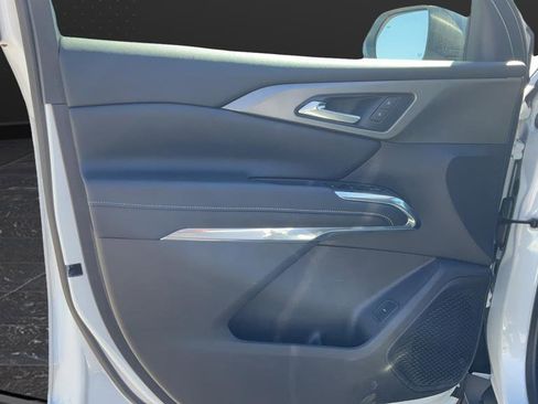 Used 2025 Chevrolet Traverse LT image 29