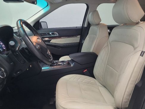 Used 2017 Ford Explorer Platinum image 17