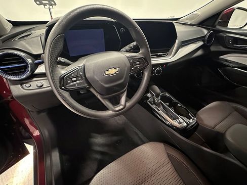 Used 2024 Chevrolet Trax LT FWD image 19