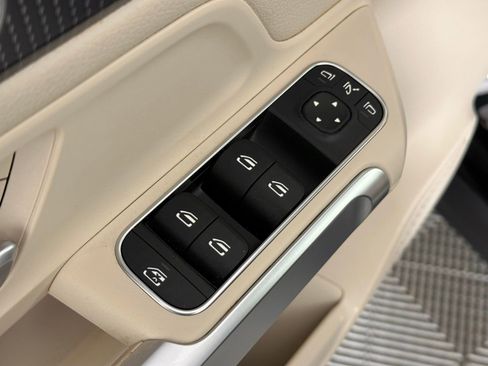 Used 2020 Mercedes-Benz GLB 250 image 32