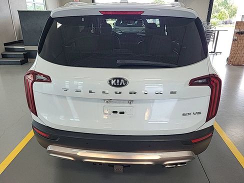 Used 2021 Kia Telluride EX w/ EX Premium Package FWD image 4
