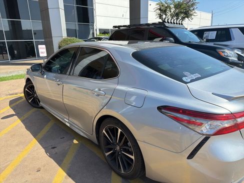 Used 2018 Toyota Camry XSE FWD image 5