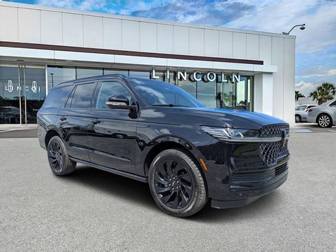 New 2026 Lincoln Navigator Reserve w/ Jet Appearance Package AWD/4WD image 1