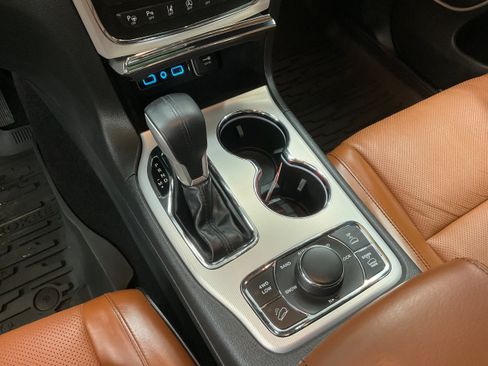 Used 2018 Jeep Grand Cherokee Summit AWD/4WD image 16