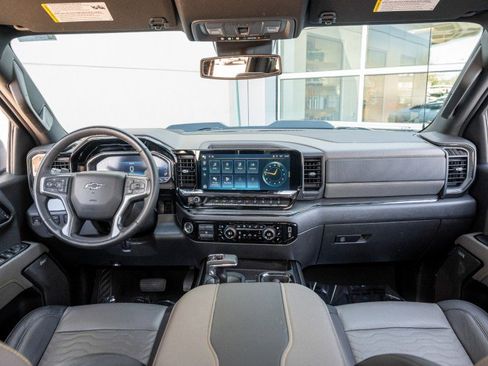 Used 2023 Chevrolet Silverado 1500 ZR2 image 14