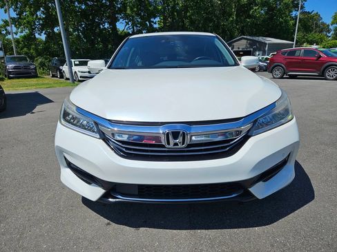 Used 2017 Honda Accord Touring image 2