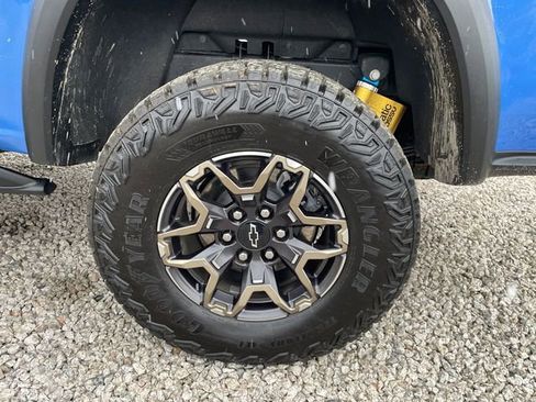 Certified 2025 Chevrolet Colorado ZR2 w/ Technology Package AWD/4WD image 18