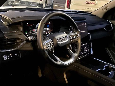 Used 2025 GMC Acadia Elevation image 17