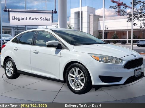 Used 2015 Ford Focus SE FWD image 3