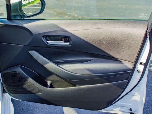 Used 2020 Toyota Corolla LE w/ LE Convenience Package FWD image 19