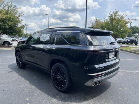 Used 2025 Chevrolet Traverse LT image 8