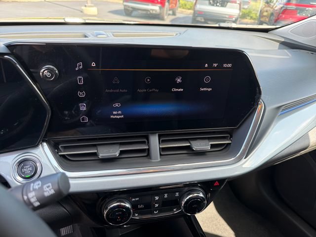 Used 2025 Chevrolet Trax LT w/ LT Convenience Package FWD image 17