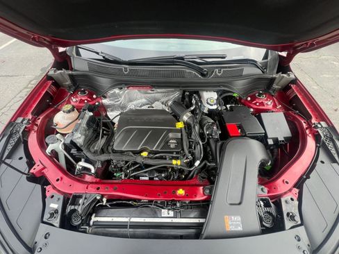 Used 2025 Chevrolet Trax LT image 32