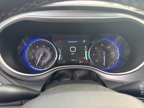 Used 2024 Chrysler Pacifica Touring FWD image 26