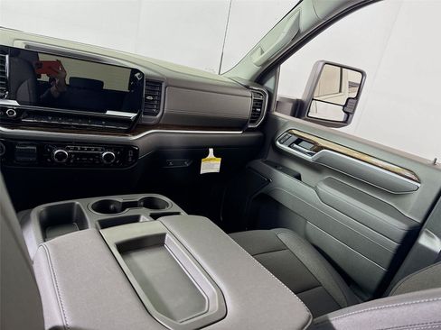 New 2026 GMC Sierra 3500 SLE AWD/4WD image 16