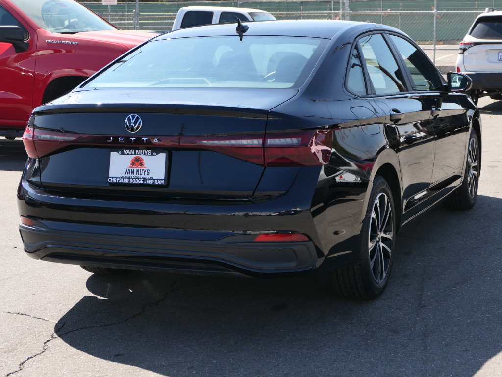 Used 2025 Volkswagen Jetta Sport FWD image 3