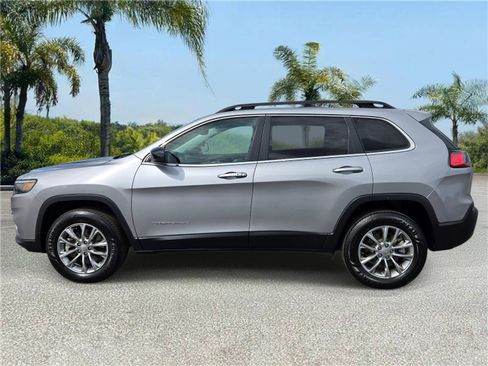 Certified 2022 Jeep Cherokee Latitude Lux w/ Sun & Sound Group AWD/4WD image 2