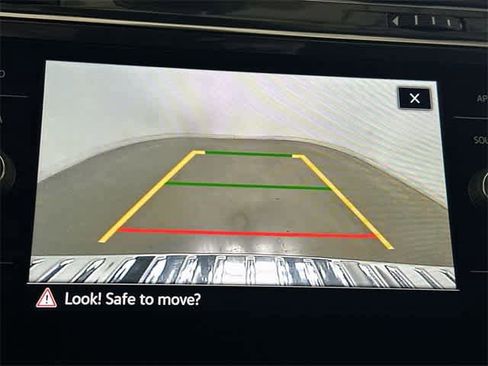 Certified 2022 Volkswagen Tiguan SE image 14