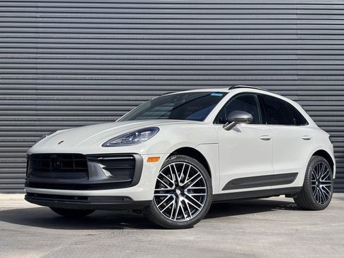 Certified 2024 Porsche Macan image 1