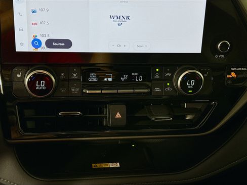 Certified 2024 Toyota Highlander XLE AWD/4WD image 17