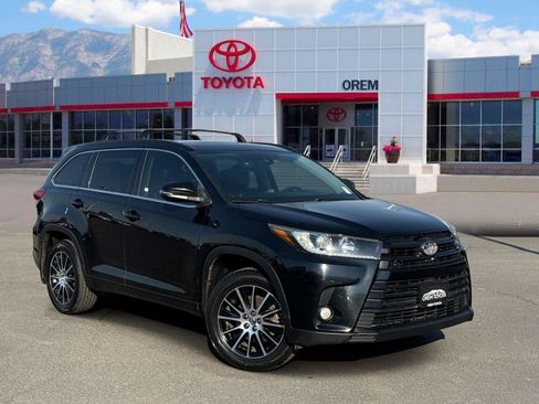 Used 2018 Toyota Highlander SE w/ Carpet Mat Package (TMS) AWD/4WD image 1