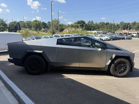 Used 2024 Tesla Cybertruck Cyberbeast AWD/4WD image 7