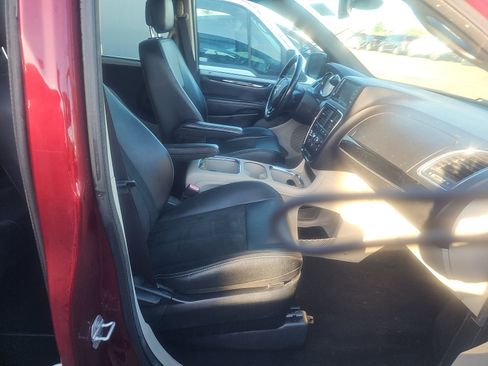 Used 2019 Dodge Grand Caravan SXT image 8