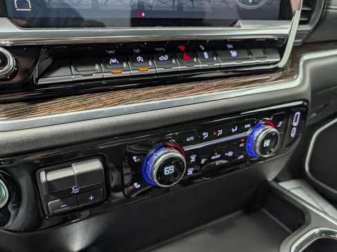 Used 2025 GMC Sierra 1500 Elevation image 24