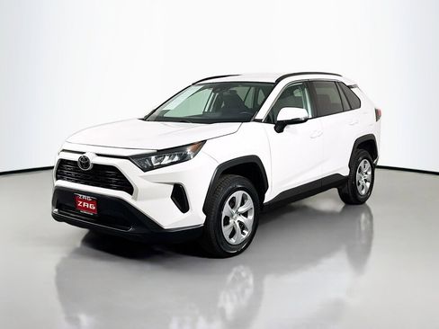 Used 2021 Toyota RAV4 LE image 1