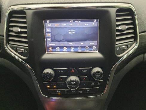 Used 2019 Jeep Grand Cherokee Laredo AWD/4WD image 25