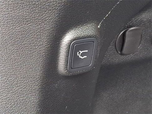 Used 2019 Jeep Cherokee Limited image 28