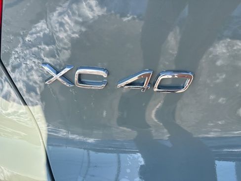 Certified 2025 Volvo XC40 B5 Plus image 8