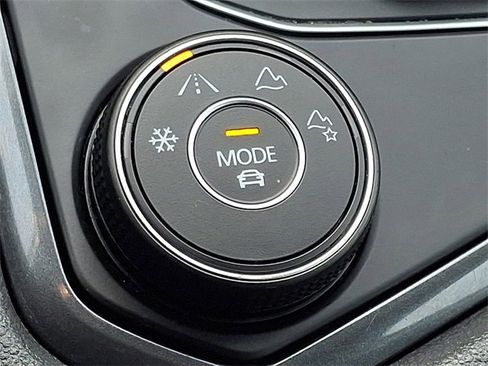 Used 2021 Volkswagen Tiguan SE image 19