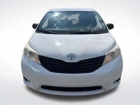 Used 2015 Toyota Sienna L image 8