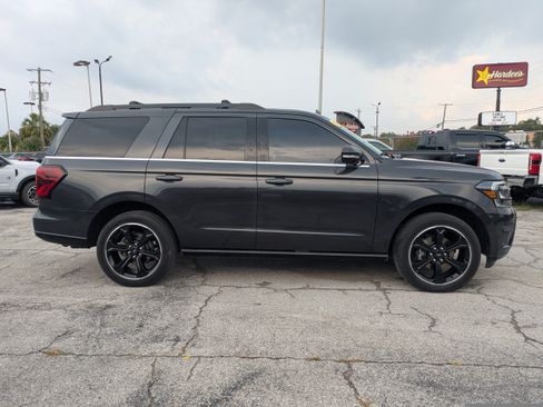 Used 2022 Ford Expedition Limited AWD/4WD image 3