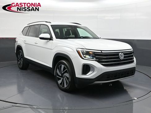 Used 2024 Volkswagen Atlas SE image 2