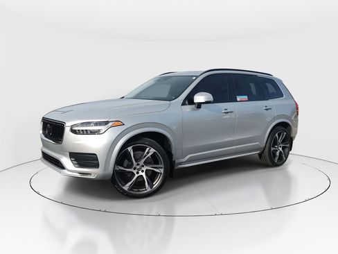 Used 2022 Volvo XC90 T5 Momentum w/ Advanced Package image 1