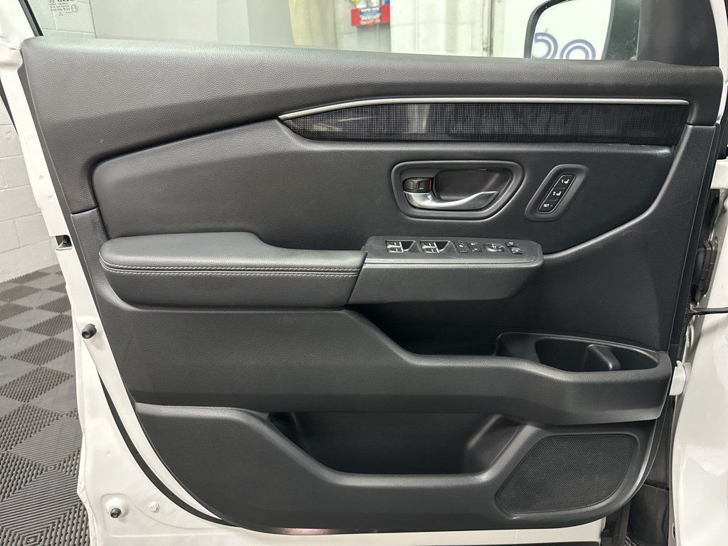 Used 2024 Honda Pilot Elite image 18