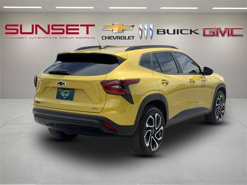 Certified 2024 Chevrolet Trax RS w/ Sunroof Package FWD image 7