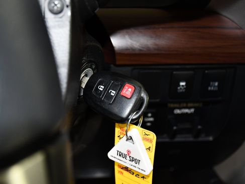 Used 2018 Toyota Tundra Limited AWD/4WD image 27