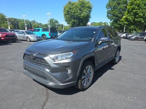 Used 2021 Toyota RAV4 XLE Premium FWD image 4