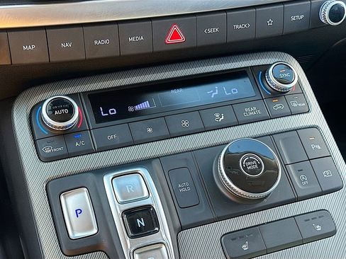 Used 2024 Hyundai Palisade SEL FWD image 16